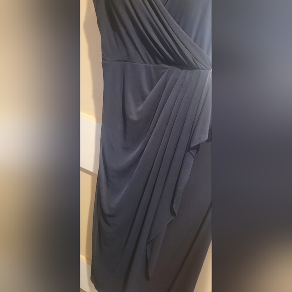 Elegant NAVY Evening Gown With Crystals On Shoulder. Size 16 Flattering - Picture 5 of 7